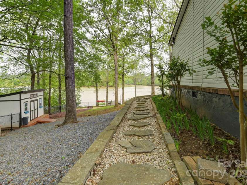 2075 Great North Road, Winnsboro, SC 29180.  MLS# CAR4249028, YatesRealty ID 6690. 