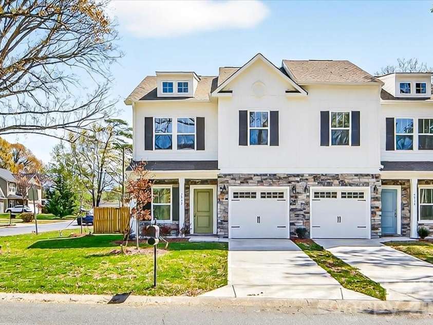 2032 Mandarin Boulevard, Charlotte, NC 28205.  MLS# CAR4360218, YatesRealty ID 6693. 