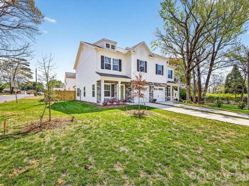2032 Mandarin Boulevard, Charlotte, NC 28205.  MLS# CAR4360218, YatesRealty ID 6693. 