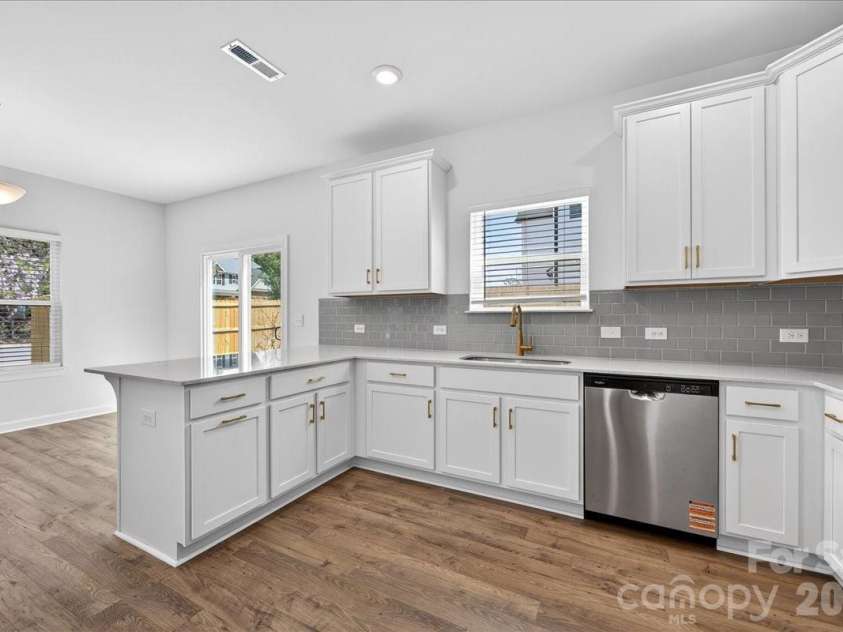2032 Mandarin Boulevard, Charlotte, NC 28205.  MLS# CAR4360218, YatesRealty ID 6693. 