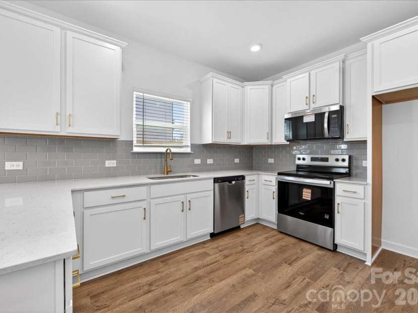 2032 Mandarin Boulevard, Charlotte, NC 28205.  MLS# CAR4360218, YatesRealty ID 6693. 
