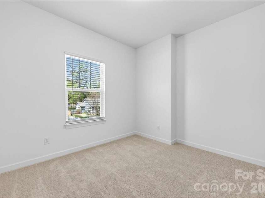 2032 Mandarin Boulevard, Charlotte, NC 28205.  MLS# CAR4360218, YatesRealty ID 6693. 