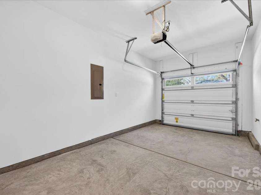 2032 Mandarin Boulevard, Charlotte, NC 28205.  MLS# CAR4360218, YatesRealty ID 6693. 