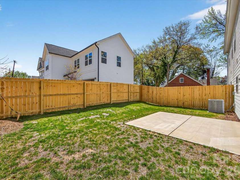 2032 Mandarin Boulevard, Charlotte, NC 28205.  MLS# CAR4360218, YatesRealty ID 6693. 