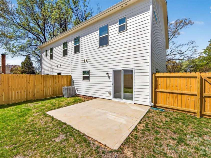2032 Mandarin Boulevard, Charlotte, NC 28205.  MLS# CAR4360218, YatesRealty ID 6693. 