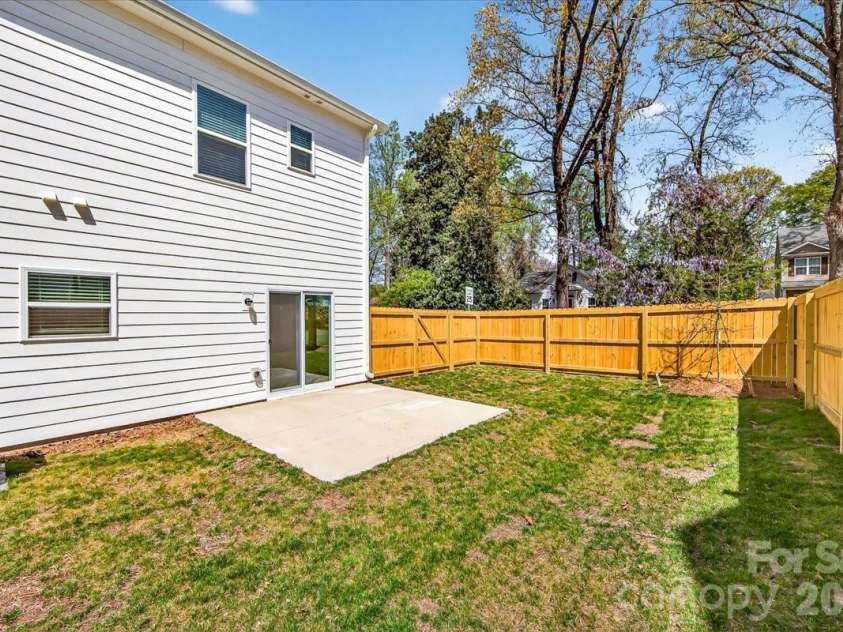 2032 Mandarin Boulevard, Charlotte, NC 28205.  MLS# CAR4360218, YatesRealty ID 6693. 