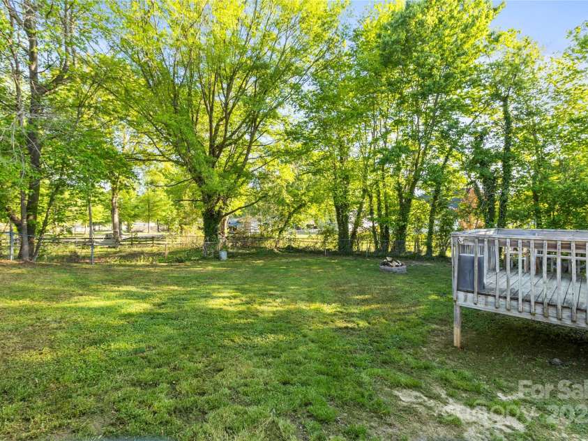 304 Fourth Street, Cherryville, NC 28021.  MLS# CAR4249068, YatesRealty ID 6693. 