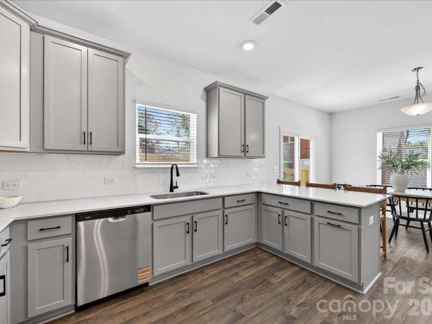 2028 Mandarin Boulevard, Charlotte, NC 28205.  MLS# CAR4357266, YatesRealty ID 6694. 