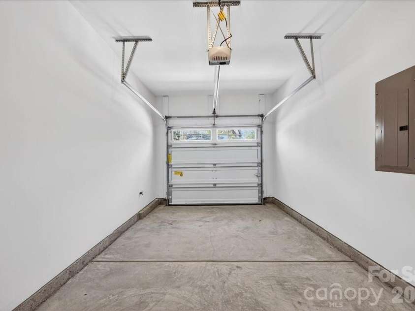 2028 Mandarin Boulevard, Charlotte, NC 28205.  MLS# CAR4357266, YatesRealty ID 6694. 