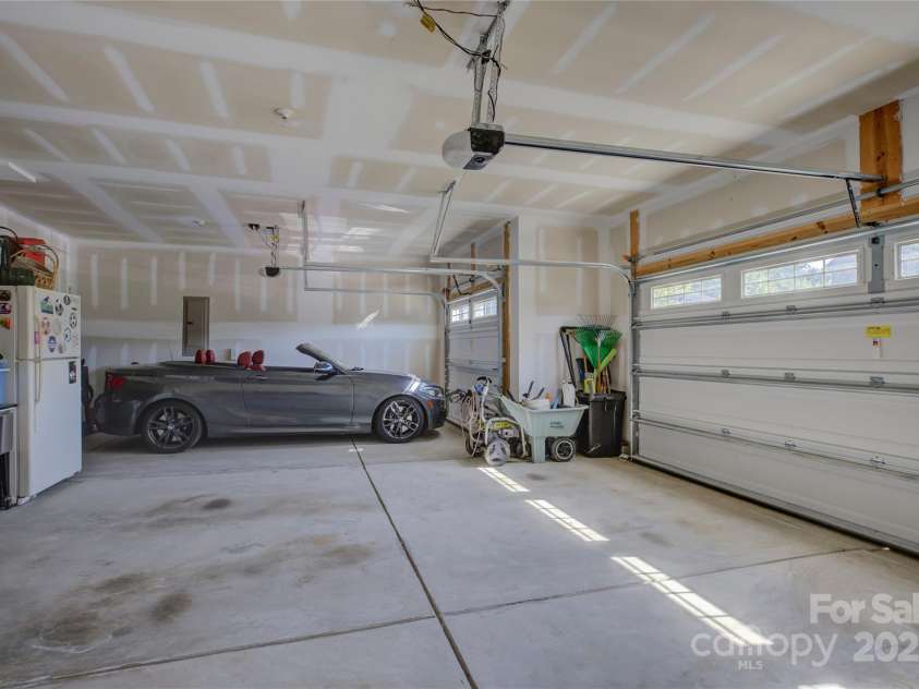 15237 Red Canoe Way, Charlotte, NC 28278.  MLS# CAR4226380, YatesRealty ID 6695. 3 car garage