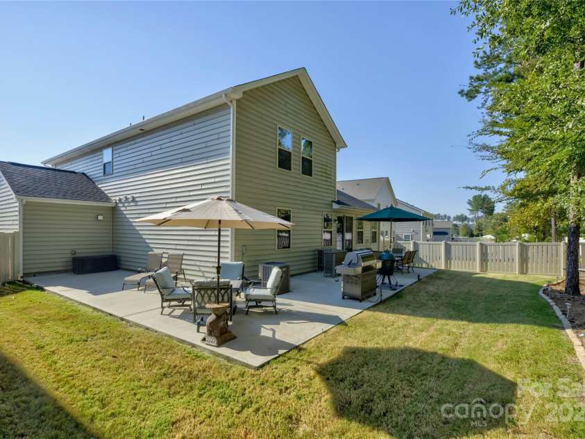 15237 Red Canoe Way, Charlotte, NC 28278.  MLS# CAR4226380, YatesRealty ID 6695. 