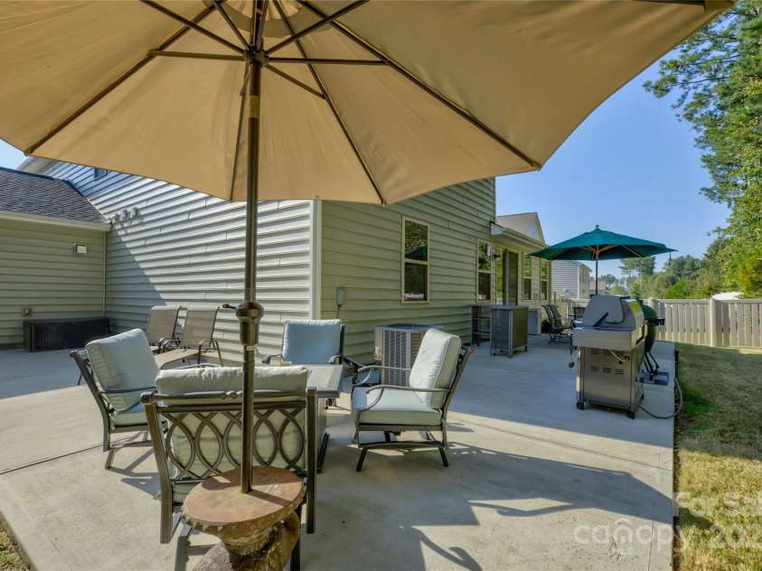 15237 Red Canoe Way, Charlotte, NC 28278.  MLS# CAR4226380, YatesRealty ID 6695. 