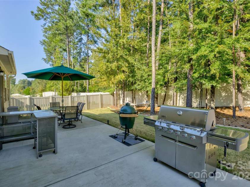 15237 Red Canoe Way, Charlotte, NC 28278.  MLS# CAR4226380, YatesRealty ID 6695. 