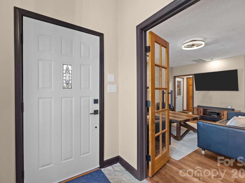 13634 Pine Harbor Road, Charlotte, NC 28278.  MLS# CAR4354520, YatesRealty ID 6697. 
