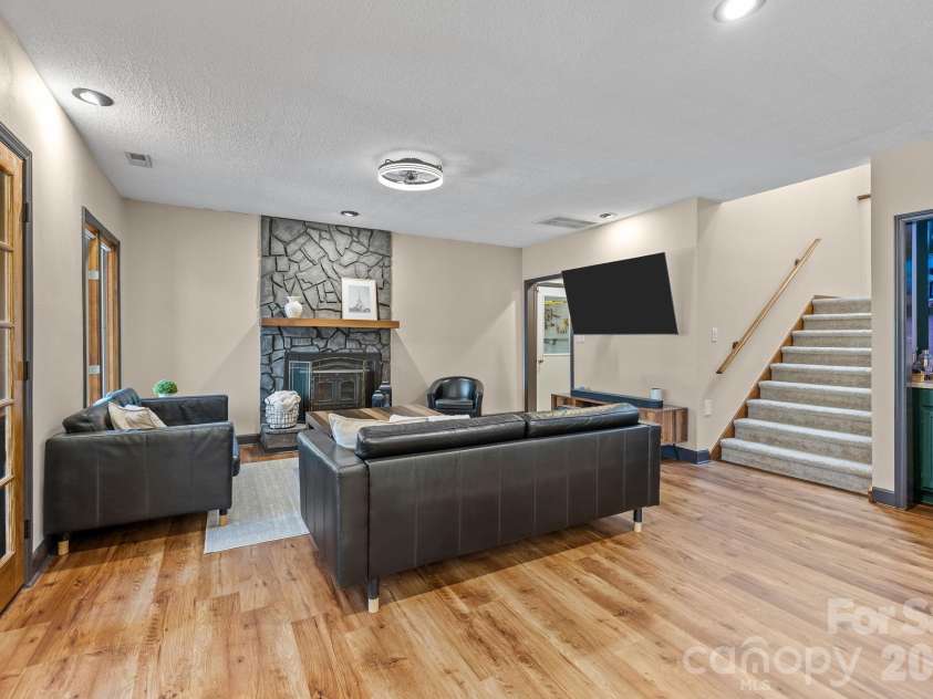 13634 Pine Harbor Road, Charlotte, NC 28278.  MLS# CAR4354520, YatesRealty ID 6697. 