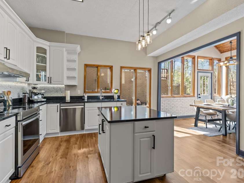 13634 Pine Harbor Road, Charlotte, NC 28278.  MLS# CAR4354520, YatesRealty ID 6697. 