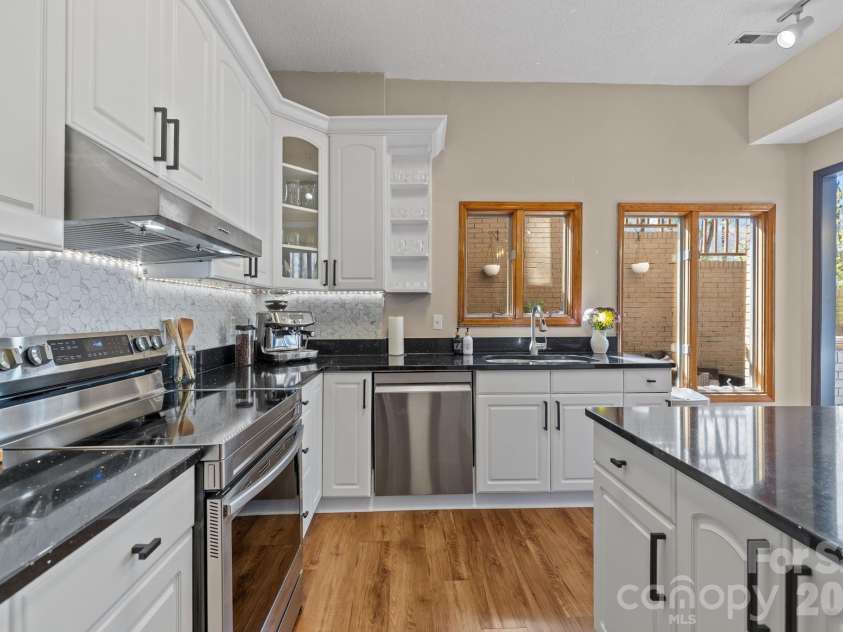 13634 Pine Harbor Road, Charlotte, NC 28278.  MLS# CAR4354520, YatesRealty ID 6697. 