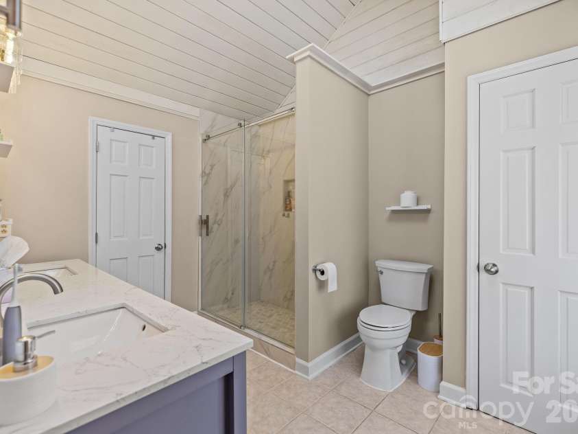 13634 Pine Harbor Road, Charlotte, NC 28278.  MLS# CAR4354520, YatesRealty ID 6697. 