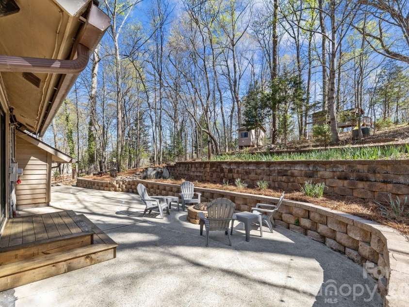 13634 Pine Harbor Road, Charlotte, NC 28278.  MLS# CAR4354520, YatesRealty ID 6697. 