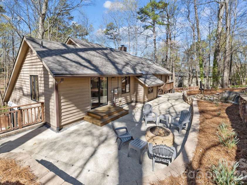 13634 Pine Harbor Road, Charlotte, NC 28278.  MLS# CAR4354520, YatesRealty ID 6697. 