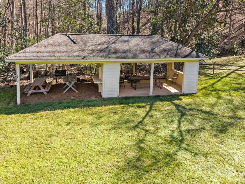 13634 Pine Harbor Road, Charlotte, NC 28278.  MLS# CAR4354520, YatesRealty ID 6697. 