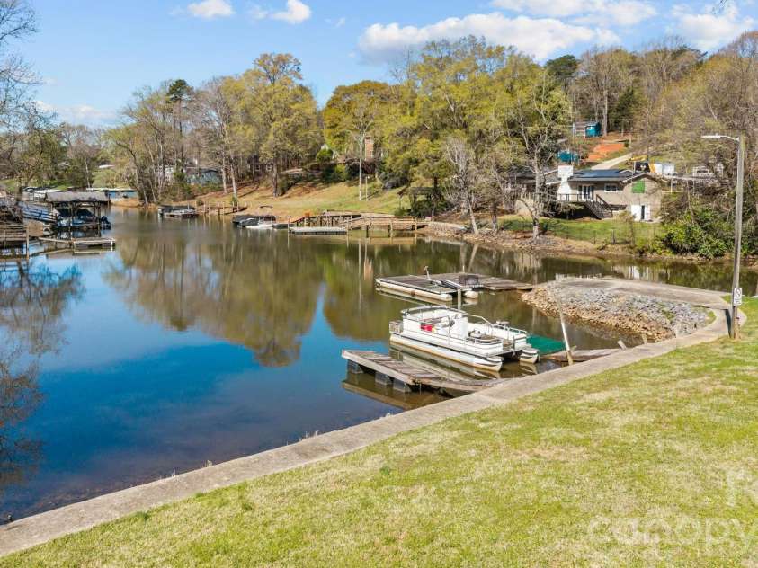 13634 Pine Harbor Road, Charlotte, NC 28278.  MLS# CAR4354520, YatesRealty ID 6697. 