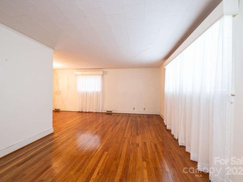 207 Robinwood Circle, Lenoir, NC 29645.  MLS# CAR4246236, YatesRealty ID 6697. 