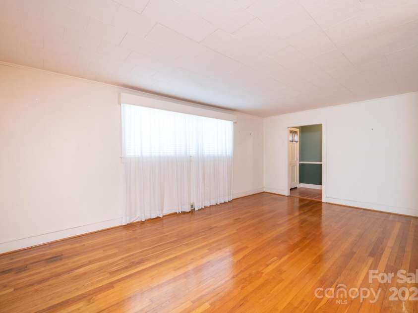 207 Robinwood Circle, Lenoir, NC 29645.  MLS# CAR4246236, YatesRealty ID 6697. 