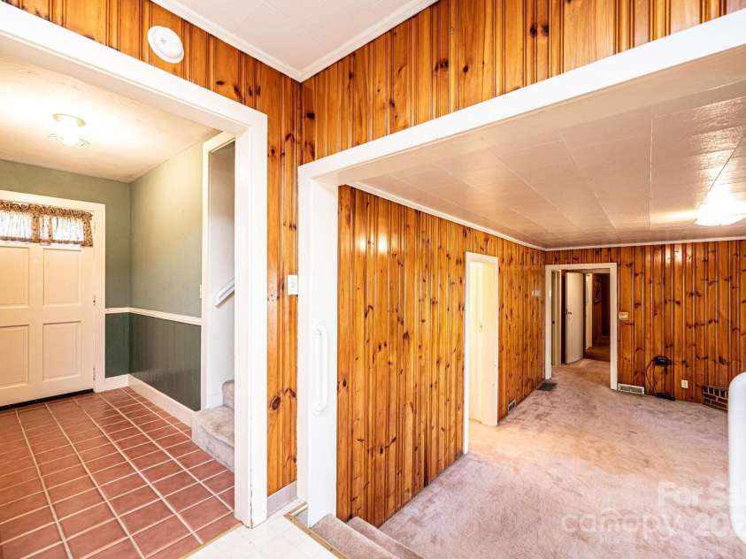 207 Robinwood Circle, Lenoir, NC 29645.  MLS# CAR4246236, YatesRealty ID 6697. 