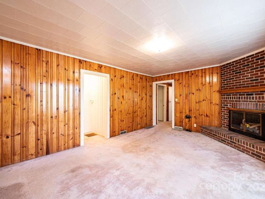 207 Robinwood Circle, Lenoir, NC 29645.  MLS# CAR4246236, YatesRealty ID 6697. 