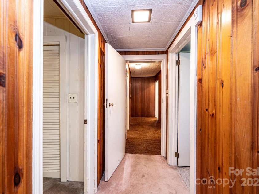 207 Robinwood Circle, Lenoir, NC 29645.  MLS# CAR4246236, YatesRealty ID 6697. 