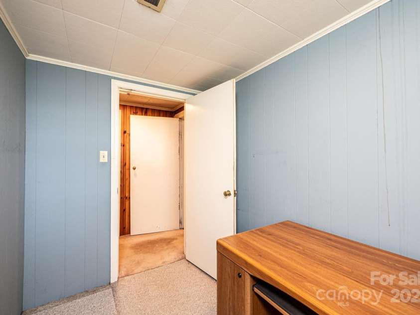 207 Robinwood Circle, Lenoir, NC 29645.  MLS# CAR4246236, YatesRealty ID 6697. 