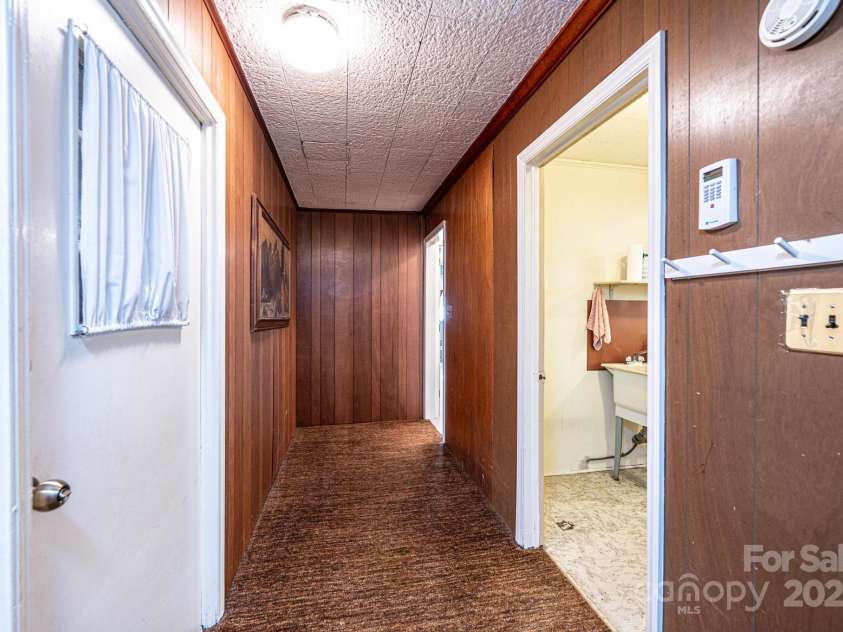 207 Robinwood Circle, Lenoir, NC 29645.  MLS# CAR4246236, YatesRealty ID 6697. 