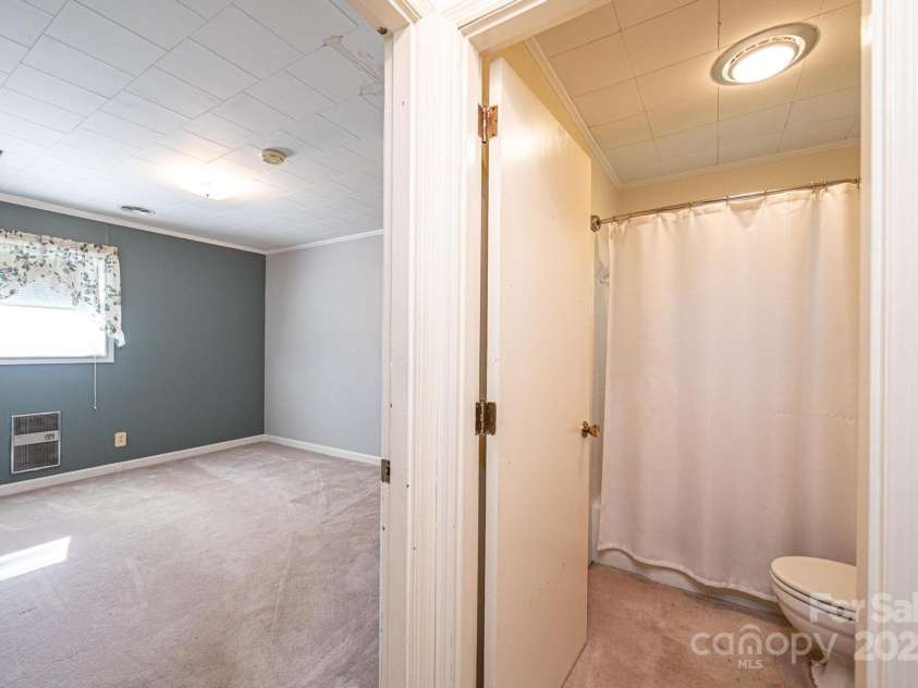 207 Robinwood Circle, Lenoir, NC 29645.  MLS# CAR4246236, YatesRealty ID 6697. 