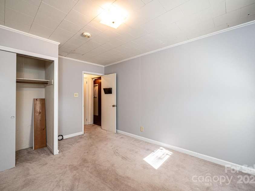 207 Robinwood Circle, Lenoir, NC 29645.  MLS# CAR4246236, YatesRealty ID 6697. 