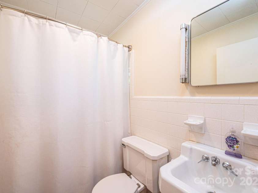 207 Robinwood Circle, Lenoir, NC 29645.  MLS# CAR4246236, YatesRealty ID 6697. 