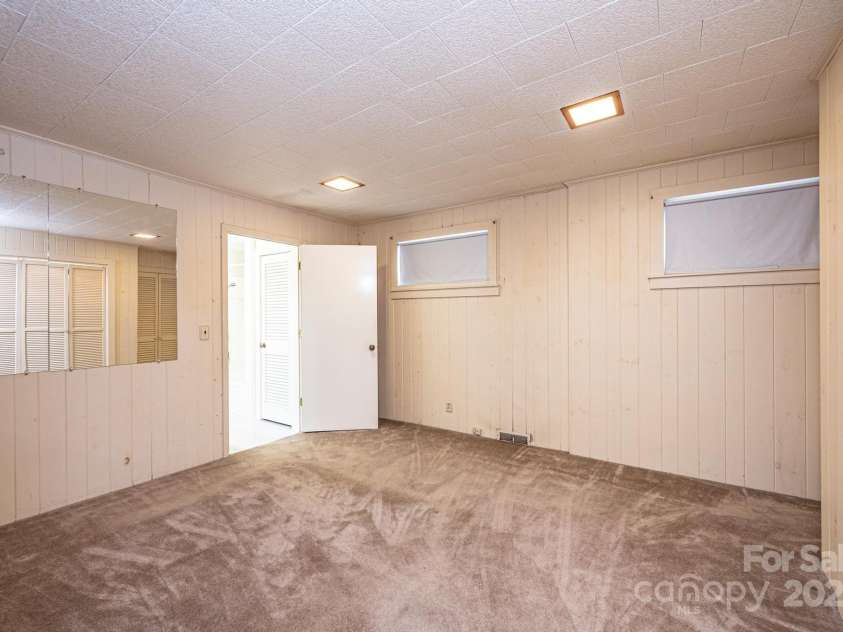 207 Robinwood Circle, Lenoir, NC 29645.  MLS# CAR4246236, YatesRealty ID 6697. 