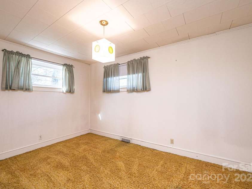 207 Robinwood Circle, Lenoir, NC 29645.  MLS# CAR4246236, YatesRealty ID 6697. 