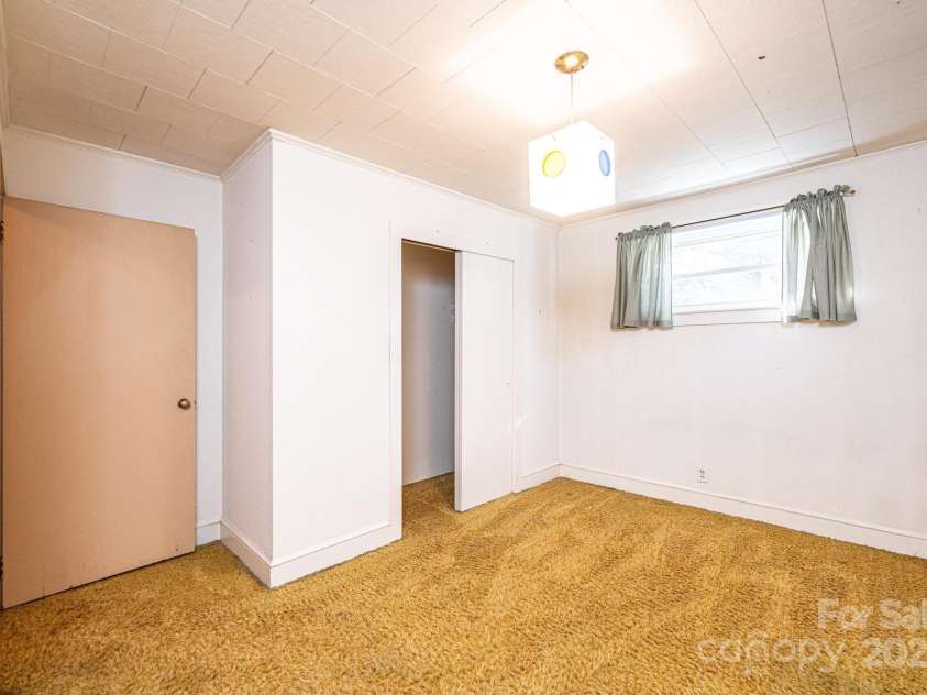 207 Robinwood Circle, Lenoir, NC 29645.  MLS# CAR4246236, YatesRealty ID 6697. 