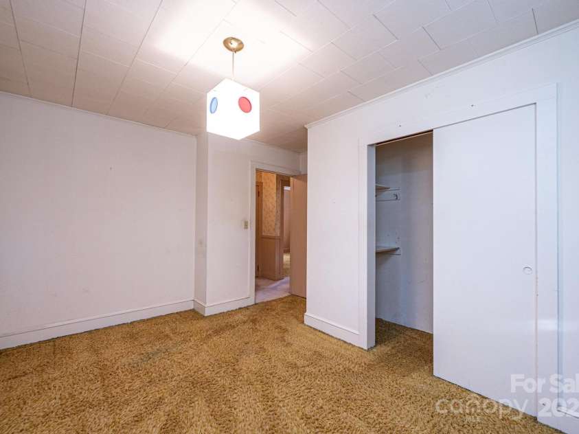 207 Robinwood Circle, Lenoir, NC 29645.  MLS# CAR4246236, YatesRealty ID 6697. 