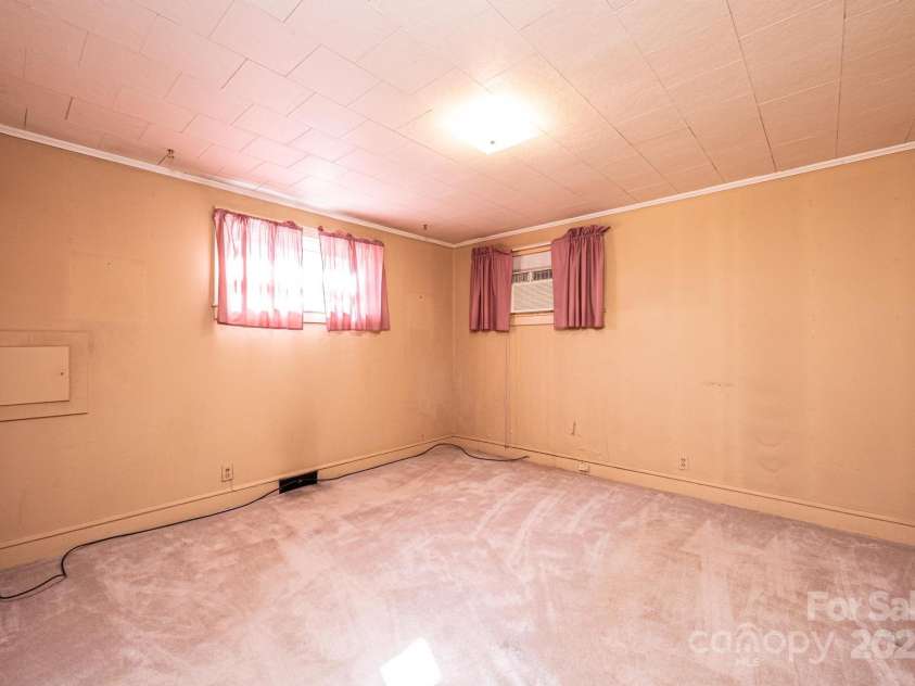 207 Robinwood Circle, Lenoir, NC 29645.  MLS# CAR4246236, YatesRealty ID 6697. 