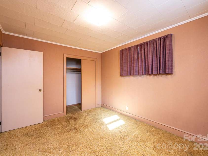 207 Robinwood Circle, Lenoir, NC 29645.  MLS# CAR4246236, YatesRealty ID 6697. 