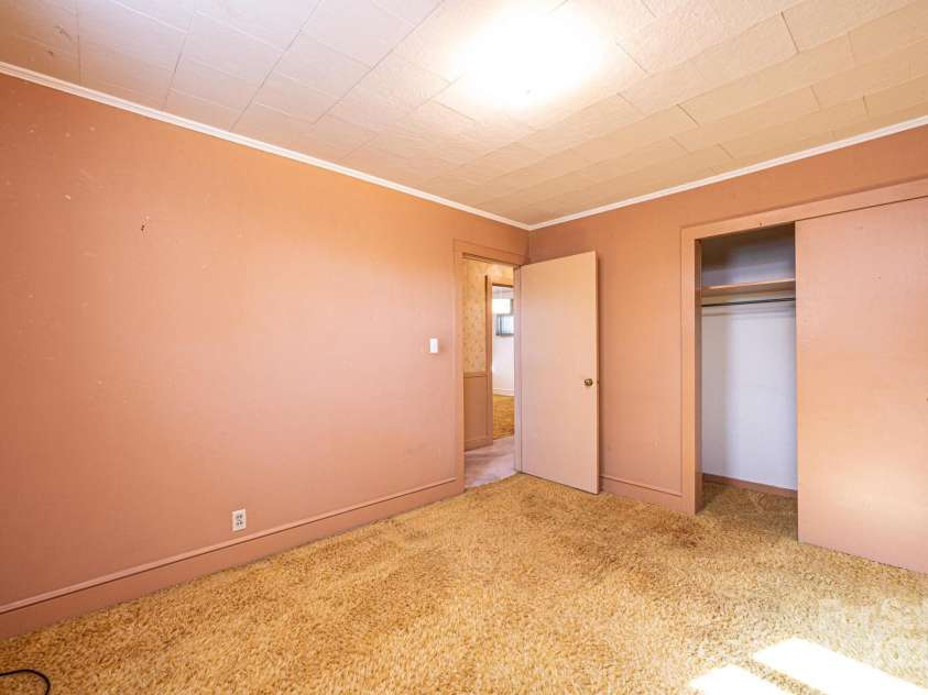 207 Robinwood Circle, Lenoir, NC 29645.  MLS# CAR4246236, YatesRealty ID 6697. 