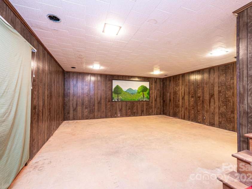 207 Robinwood Circle, Lenoir, NC 29645.  MLS# CAR4246236, YatesRealty ID 6697. 