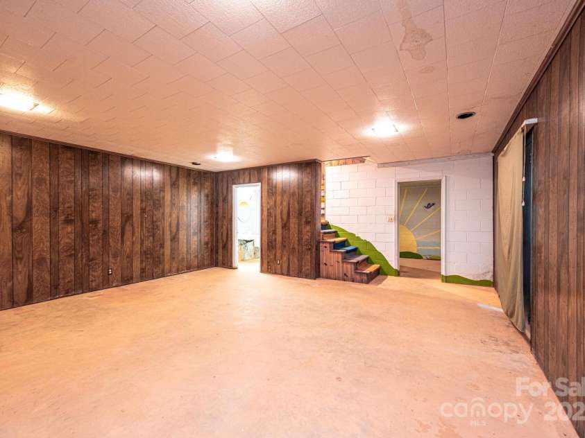 207 Robinwood Circle, Lenoir, NC 29645.  MLS# CAR4246236, YatesRealty ID 6697. 