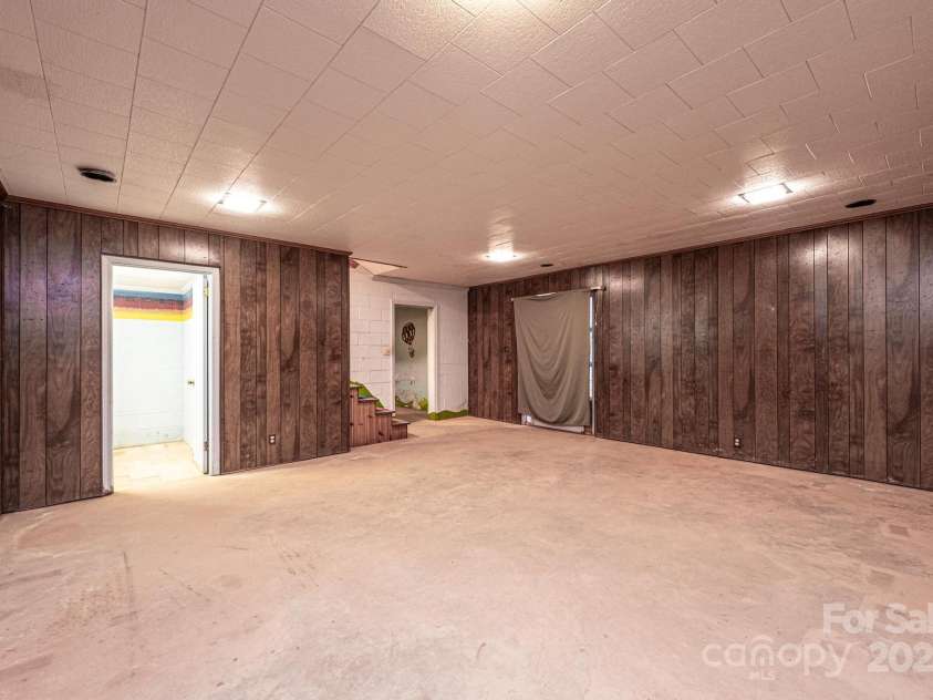 207 Robinwood Circle, Lenoir, NC 29645.  MLS# CAR4246236, YatesRealty ID 6697. 