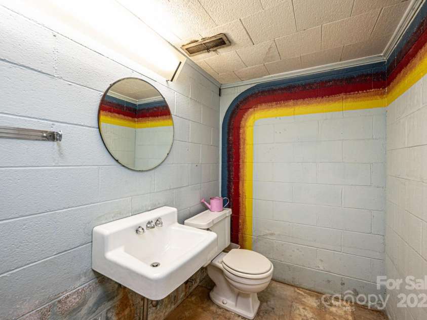 207 Robinwood Circle, Lenoir, NC 29645.  MLS# CAR4246236, YatesRealty ID 6697. 