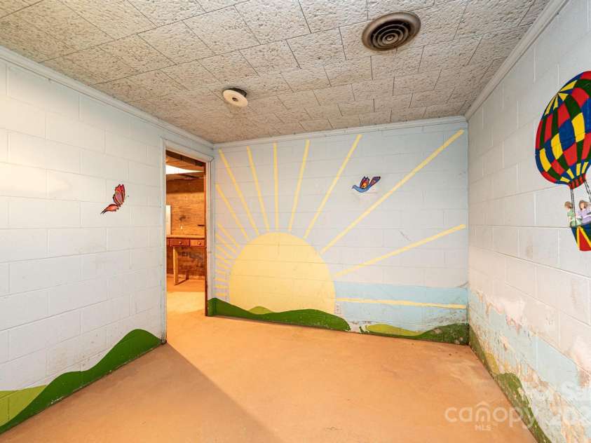 207 Robinwood Circle, Lenoir, NC 29645.  MLS# CAR4246236, YatesRealty ID 6697. 