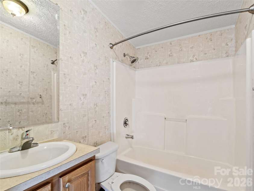 238 Cherry Hollow, Burnsville, NC 28714.  MLS# CAR4327901, YatesRealty ID 6698. Bathroom 2