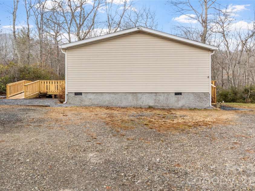 238 Cherry Hollow, Burnsville, NC 28714.  MLS# CAR4327901, YatesRealty ID 6698. Driveway